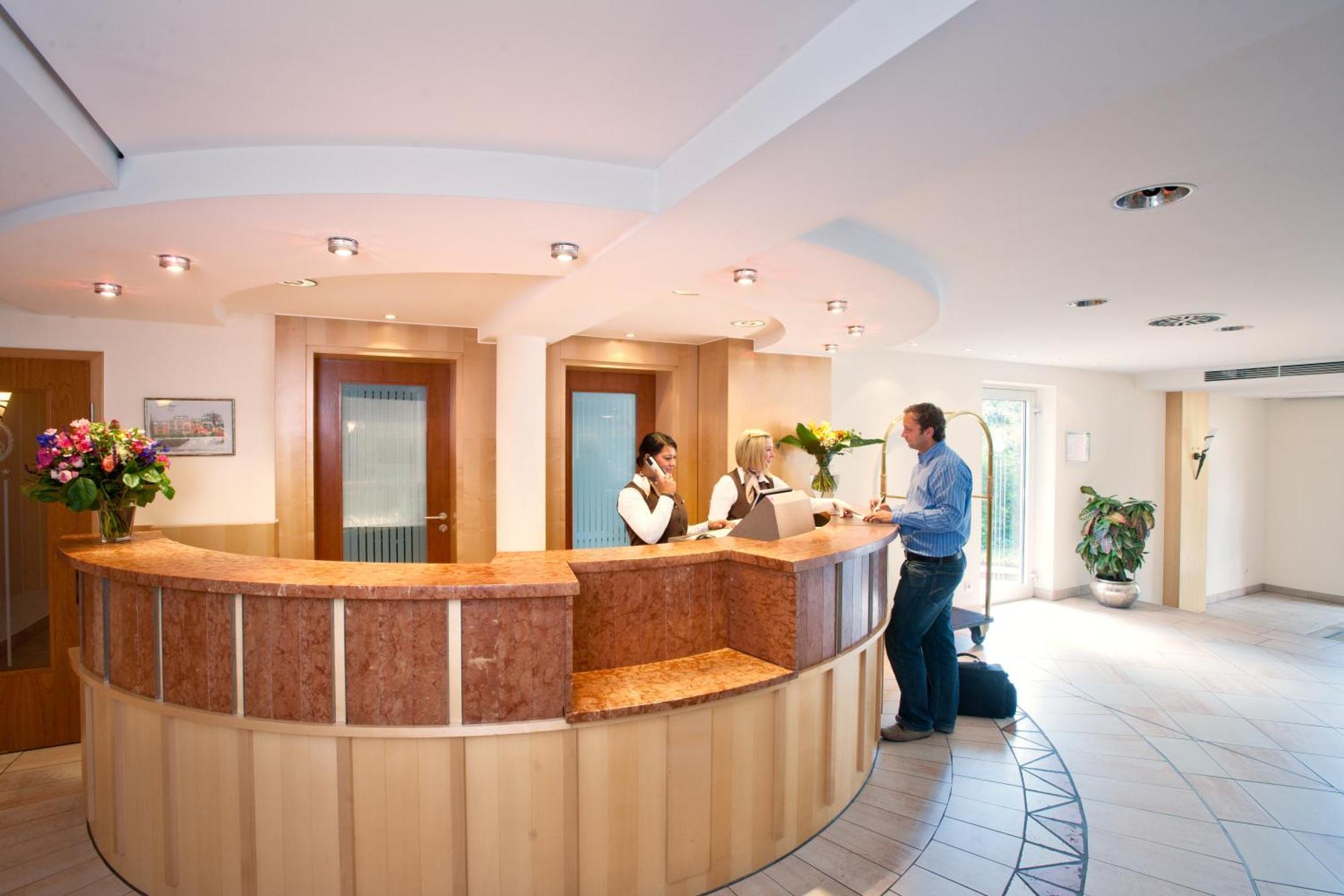 Hotel Barbarossa ดุสเซลดอร์ฟ ภายนอก รูปภาพ