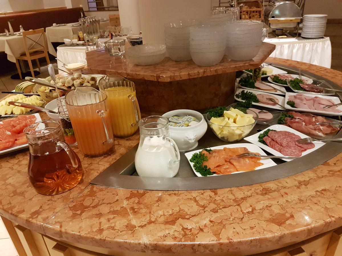 Hotel Barbarossa ดุสเซลดอร์ฟ ภายนอก รูปภาพ
